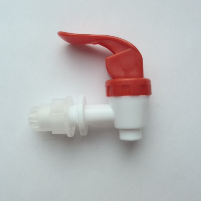 kran-plastikovyj-dlya-brodilnoj-emkosti-3